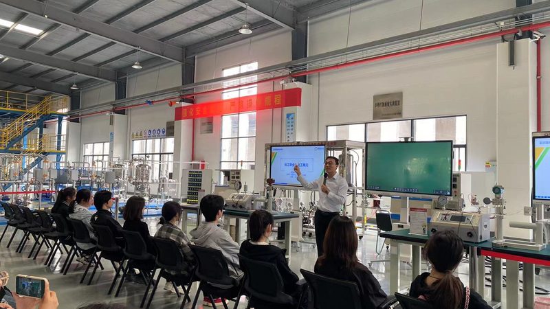 塑料原料价格波动与期货市场的关联解析